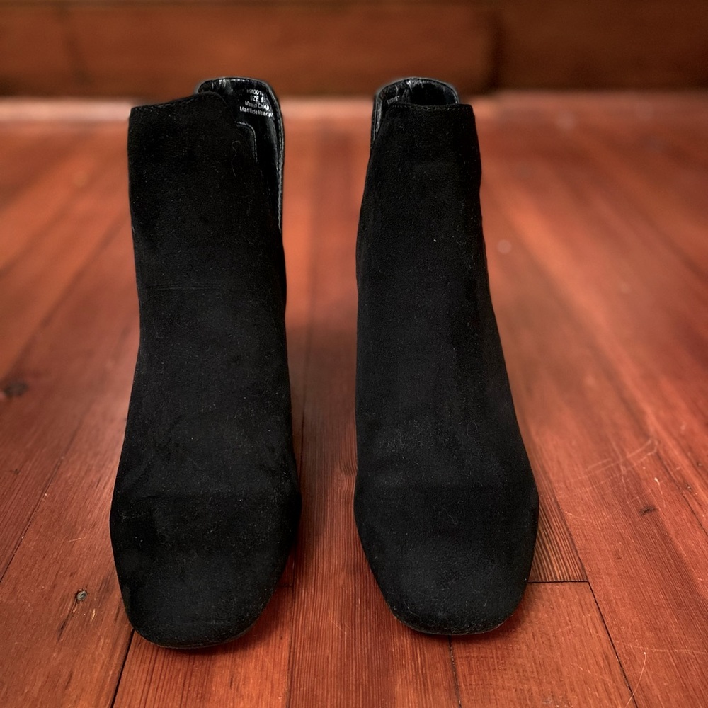 Brinley Co. side slit heeled boot